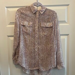 WHBM sz 6 Long Sleeve Collared Wysteria Purple Python Print Soft Shirt